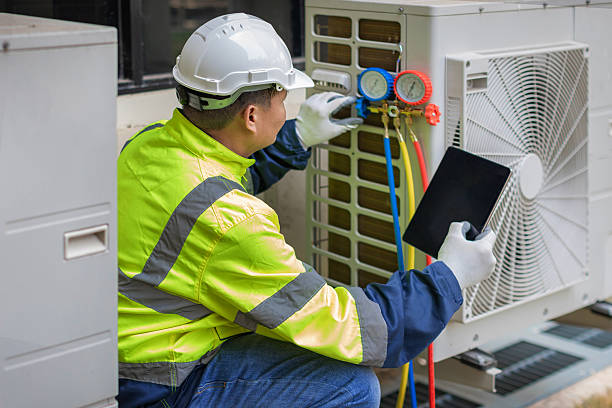 Professional Emergency Hvac Repair technician working in Newington, VA